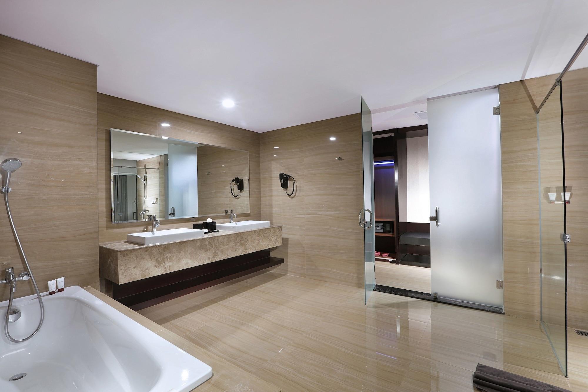 The Alana Hotel & Convention Center Solo By Aston Luaran gambar