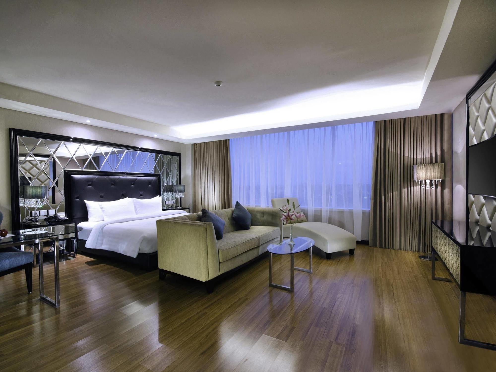The Alana Hotel & Convention Center Solo By Aston Luaran gambar